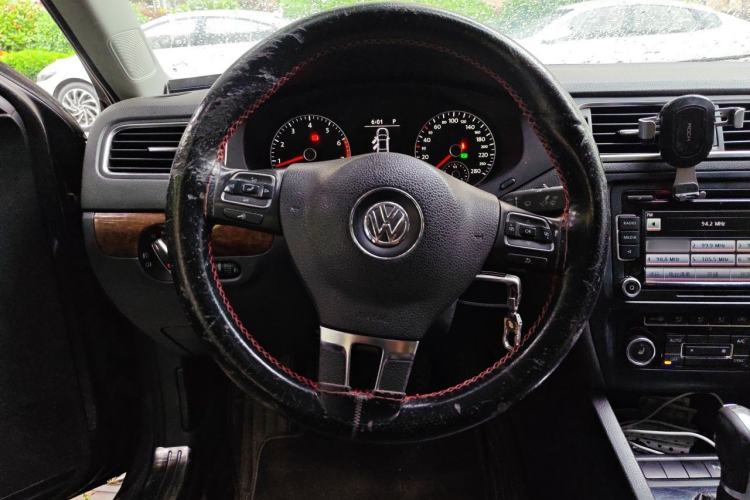 Used Volkswagen Sagitar 2012 1.4TSI Automatic Flagship Edition Steering Wheel