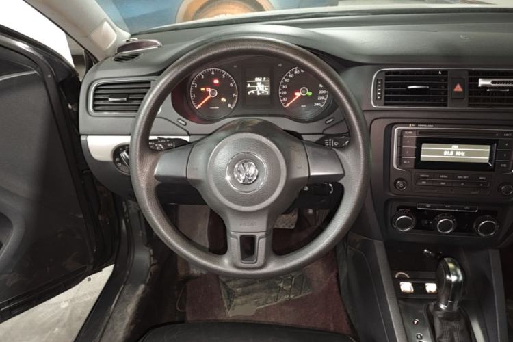 Used Volkswagen Sagitar 2012 1.6L Automatic Comfort Edition Steering Wheel