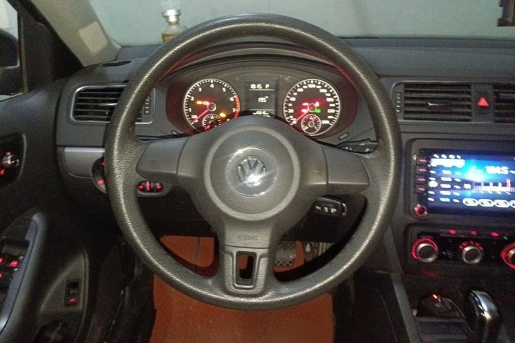 Used Volkswagen Sagitar 2012 1.4TSI Automatic Fashion Edition Steering Wheel