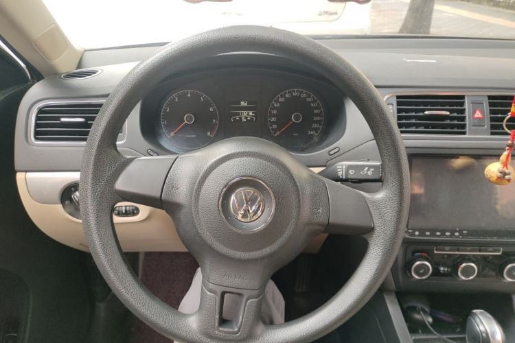 Used Volkswagen Sagitar 2012 1.6L Automatic Comfort Edition Steering Wheel