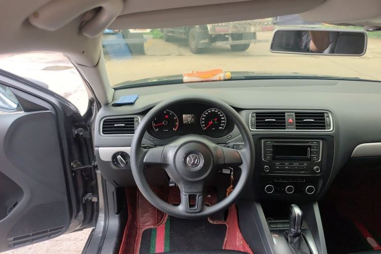 Used Volkswagen Sagitar 2012 1.6L Automatic Comfort Edition Steering Wheel