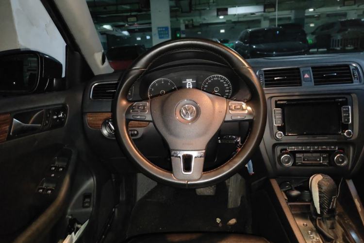 Used Volkswagen Sagitar 2012 1.4TSI Automatic Flagship Edition Steering Wheel