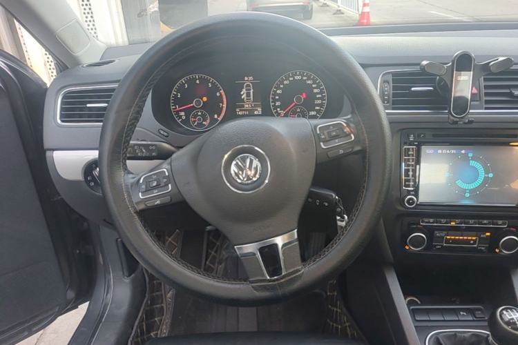 Used Volkswagen Sagitar 2012 1.4TSI Manual Luxury Model Steering Wheel