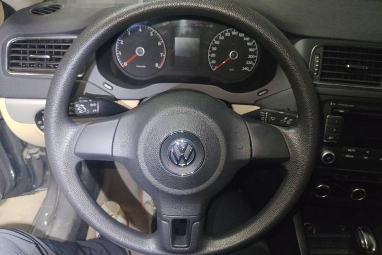 Used Volkswagen Sagitar 2012 1.6L Automatic Comfort Edition Steering Wheel