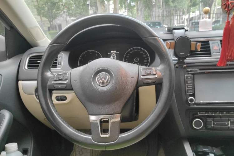 Used Volkswagen Sagitar 2012 1.4TSI Manual Luxury Model Steering Wheel