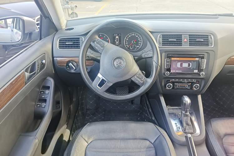 Used Volkswagen Sagitar 2012 1.8TSI Automatic Flagship Edition Steering Wheel