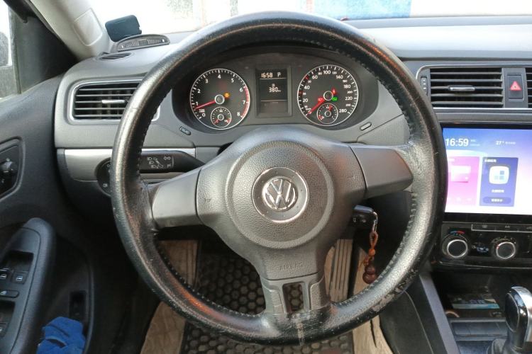 Used Volkswagen Sagitar 2012 1.4TSI Automatic Fashion Edition Steering Wheel