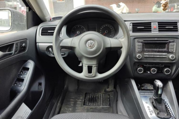 Used Volkswagen Sagitar 2012 1.6L Automatic Fashion Edition Steering Wheel