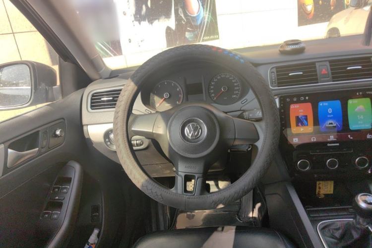 Used Volkswagen Sagitar 2012 1.6L Manual Comfort Model Steering Wheel