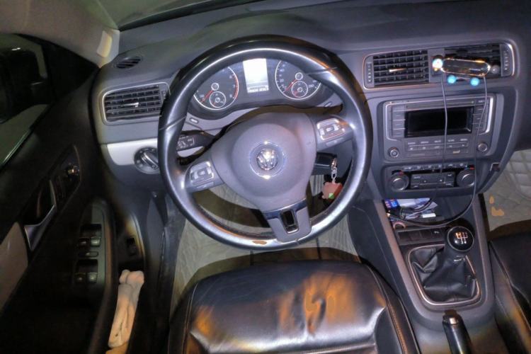 Used Volkswagen Sagitar 2012 1.4TSI Manual Luxury Model Steering Wheel