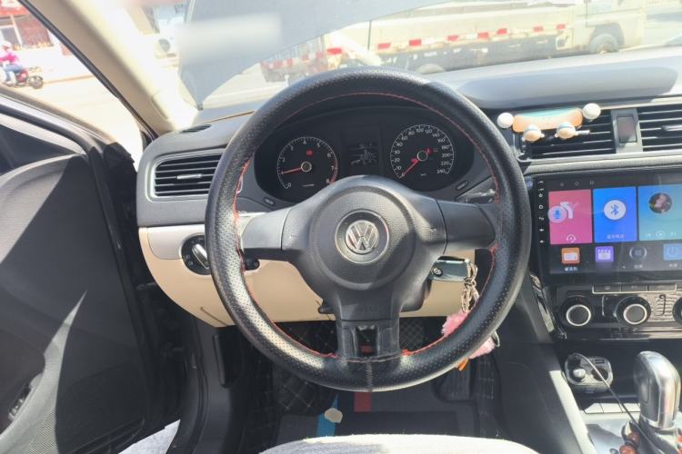 Used Volkswagen Sagitar 2012 1.6L Automatic Comfort Edition Steering Wheel