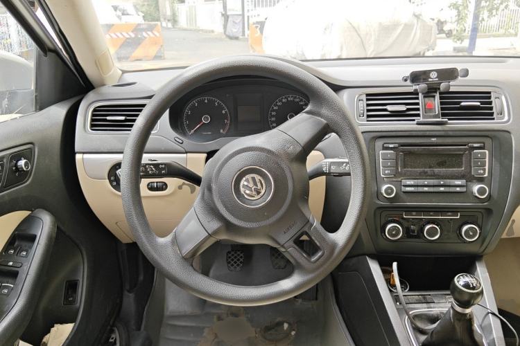 Used Volkswagen Sagitar 2012 1.6L Manual Comfort Model Steering Wheel
