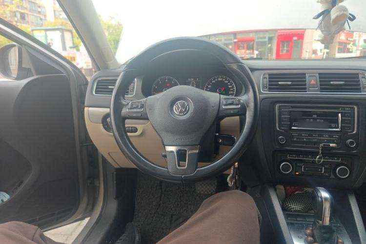 Used Volkswagen Sagitar 2012 1.4TSI Automatic Luxury Edition Steering Wheel