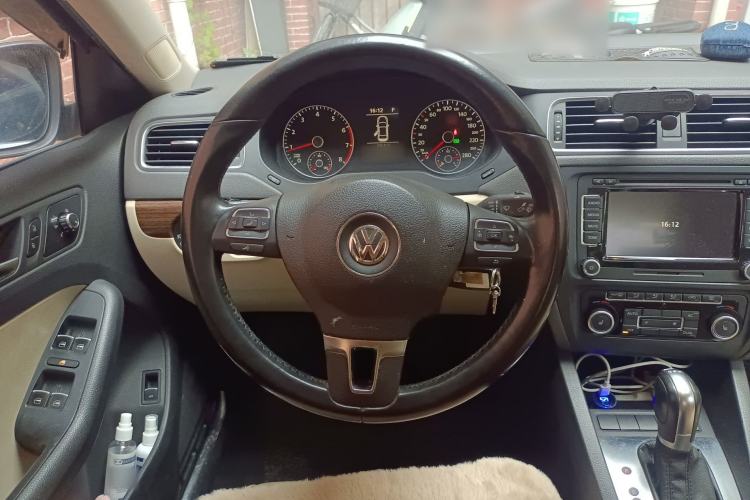 Used Volkswagen Sagitar 2012 1.8TSI Automatic Flagship Edition Steering Wheel