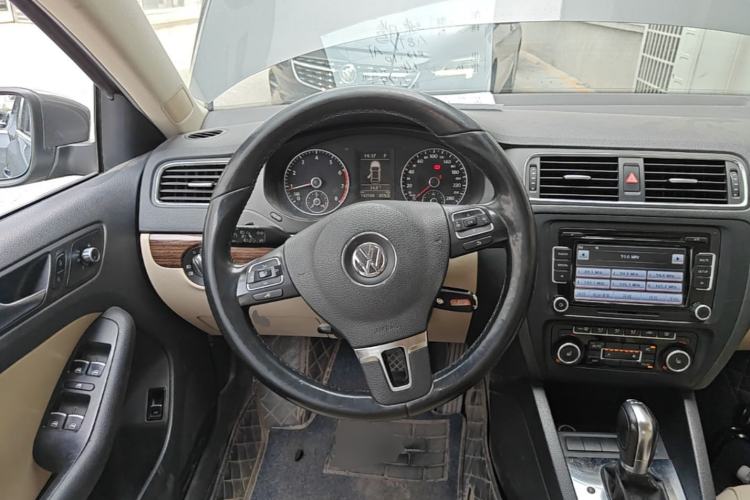 Used Volkswagen Sagitar 2012 1.8TSI Automatic Flagship Edition Steering Wheel