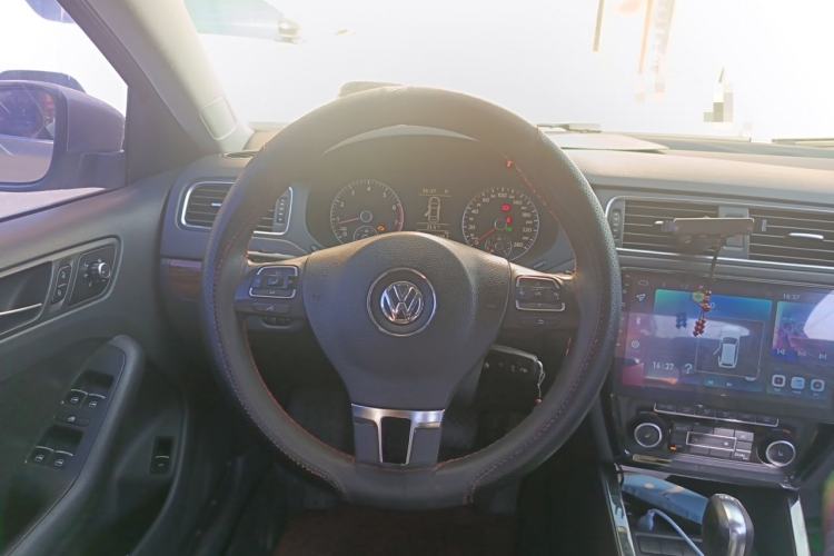 Used Volkswagen Sagitar 2012 1.8TSI Automatic Flagship Edition Steering Wheel