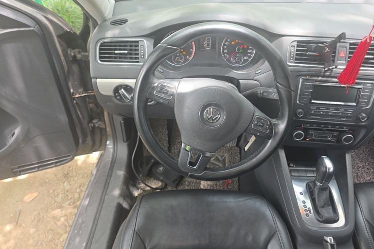 Used Volkswagen Sagitar 2012 1.4TSI Automatic Luxury Edition Steering Wheel