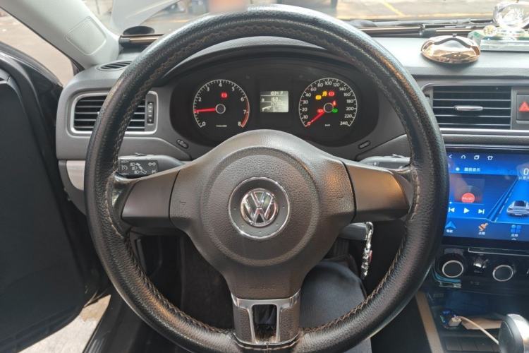 Used Volkswagen Sagitar 2012 1.6L Automatic Comfort Edition Steering Wheel