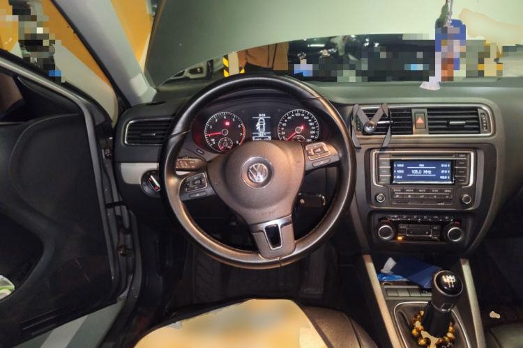 Used Volkswagen Sagitar 2012 1.4TSI Manual Luxury Model Steering Wheel