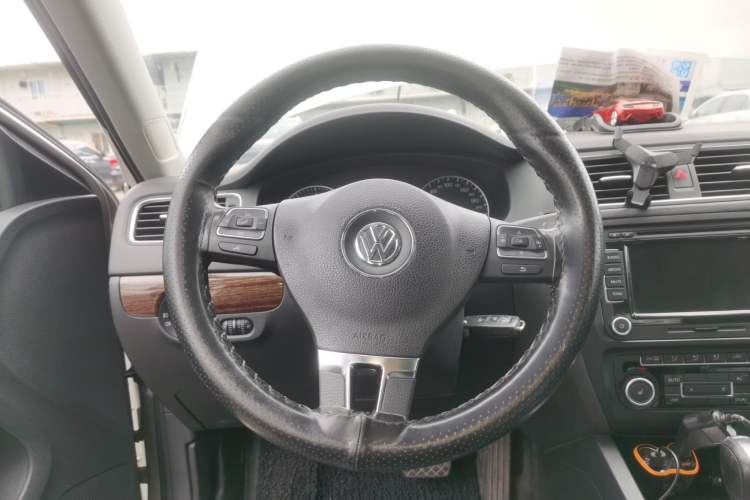 Used Volkswagen Sagitar 2012 1.8TSI Automatic Flagship Edition Steering Wheel