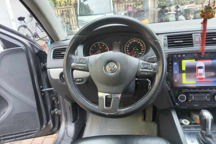 Used Volkswagen Sagitar 2012 1.4TSI Automatic Luxury Edition Steering Wheel
