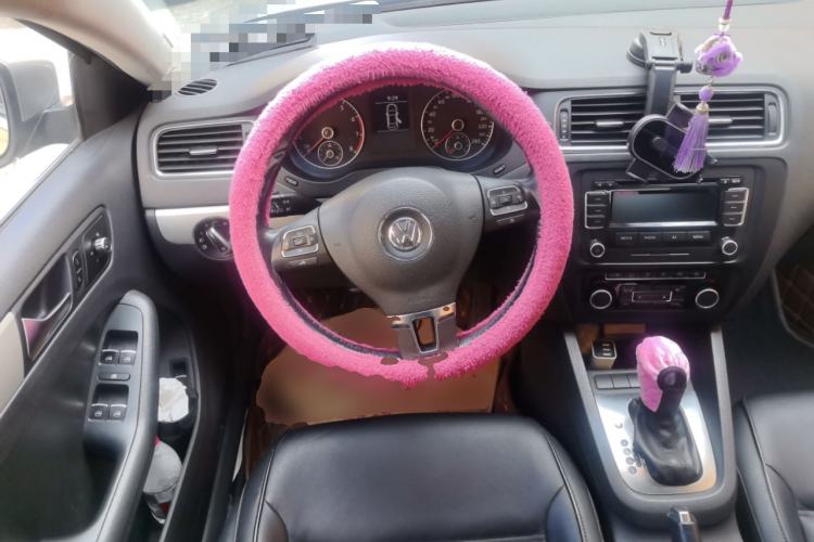 Used Volkswagen Sagitar 2012 1.4TSI Automatic Luxury Edition Steering Wheel