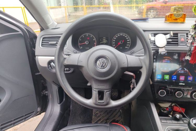 Used Volkswagen Sagitar 2012 1.6L Manual Comfort Model Steering Wheel