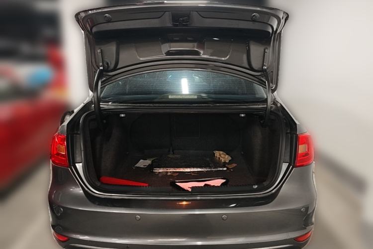 Used Volkswagen Sagitar 2012 1.6L Automatic Comfort Edition Trunk