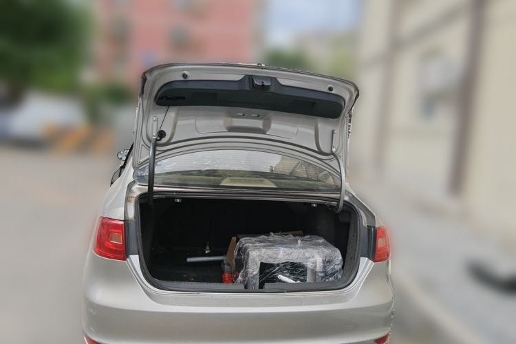 Used Volkswagen Sagitar 2012 1.6L Manual Comfort Model Trunk
