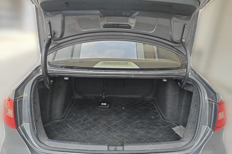Used Volkswagen Sagitar 2012 1.8TSI Automatic Flagship Edition Trunk