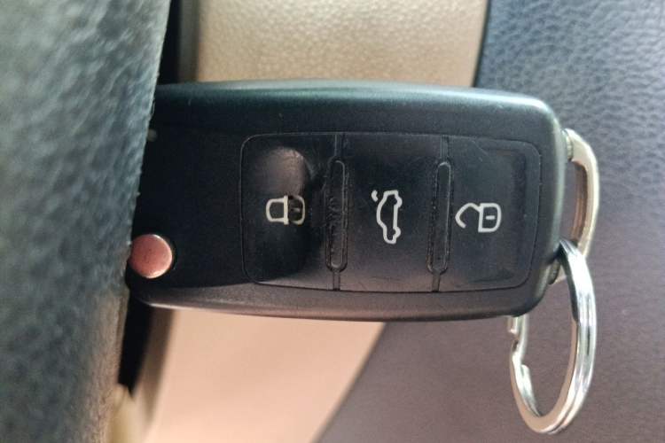 Used Volkswagen Sagitar 2012 1.6L Manual Comfort Model Vehicle Key