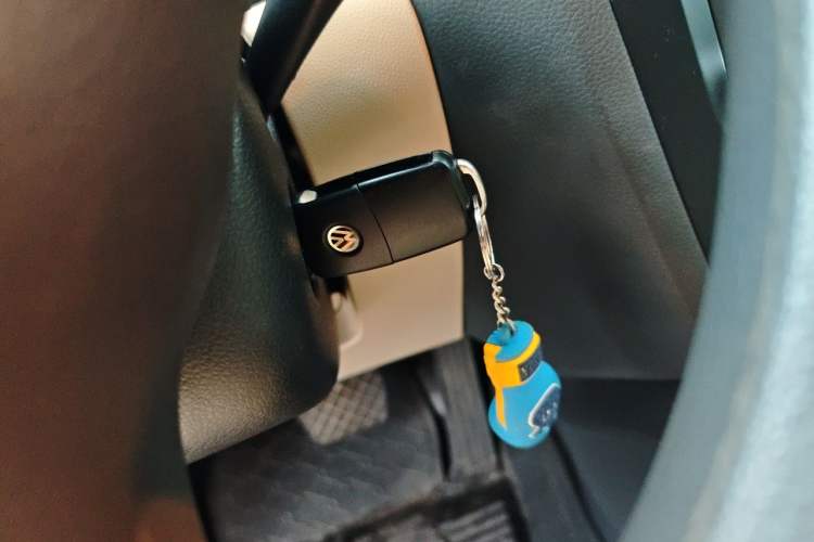 Used Volkswagen Sagitar 2012 1.6L Automatic Comfort Edition Vehicle Key