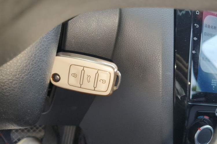 Used Volkswagen Sagitar 2012 1.6L Automatic Fashion Edition Vehicle Key