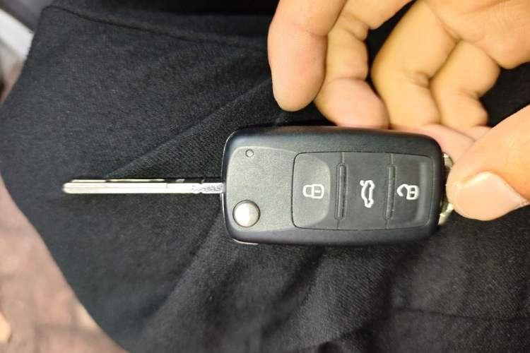 Used Volkswagen Sagitar 2012 1.6L Automatic Comfort Edition Vehicle Key