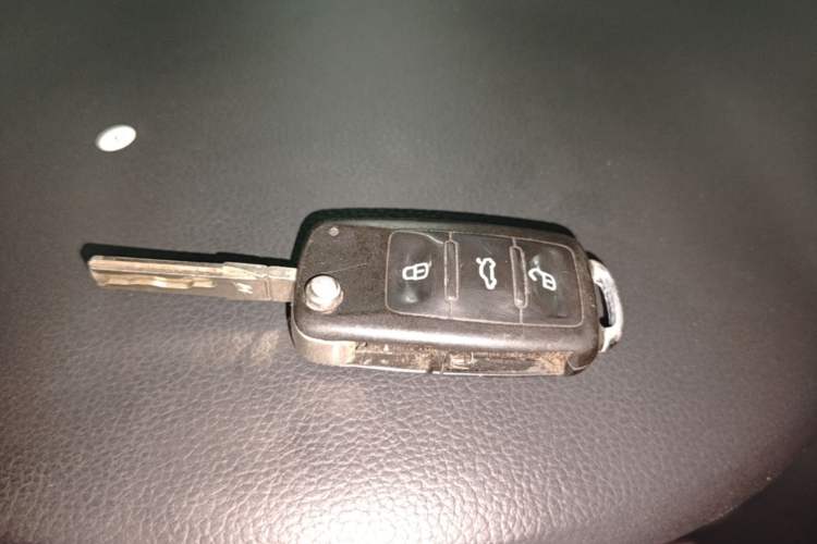Used Volkswagen Sagitar 2012 1.6L Automatic Comfort Edition Vehicle Key