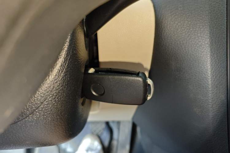 Used Volkswagen Sagitar 2012 1.6L Manual Comfort Model Vehicle Key