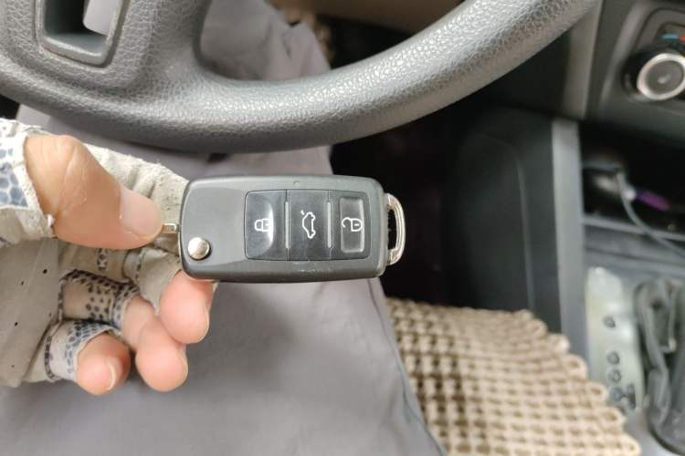 Used Volkswagen Sagitar 2012 1.6L Automatic Comfort Edition Vehicle Key