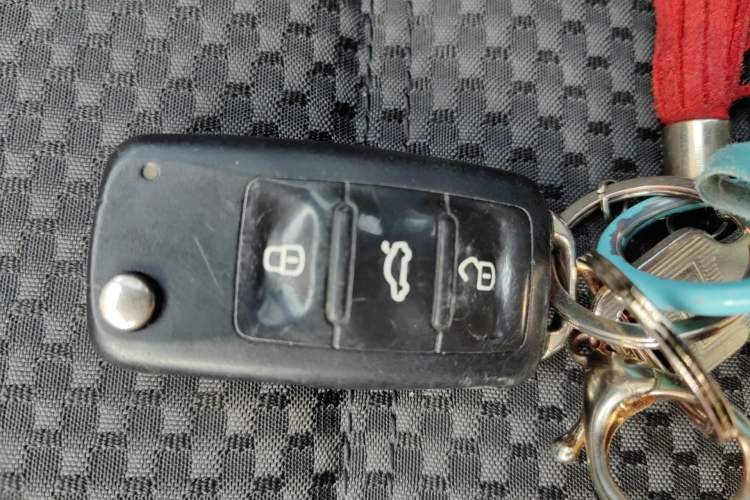 Used Volkswagen Sagitar 2012 1.6L Automatic Fashion Edition Vehicle Key