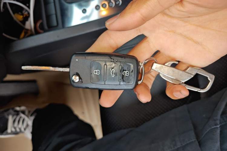 Used Volkswagen Sagitar 2012 1.6L Automatic Fashion Edition Vehicle Key