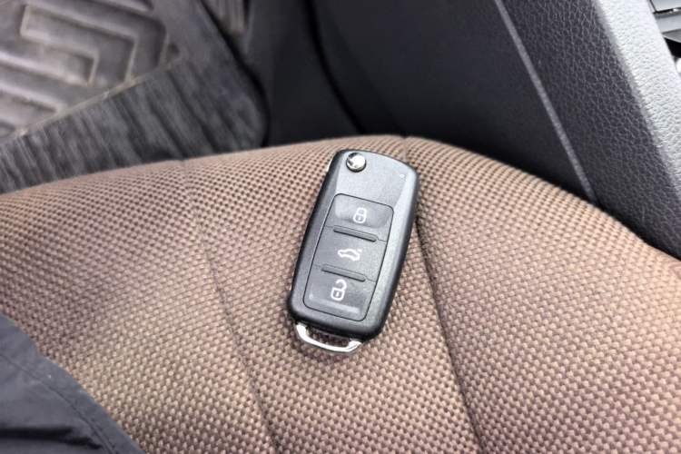 Used Volkswagen Sagitar 2012 1.6L Manual Comfort Model Vehicle Key