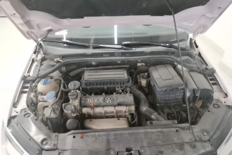 Used Volkswagen Sagitar 2012 1.6L Automatic Comfort Edition Engine Bay