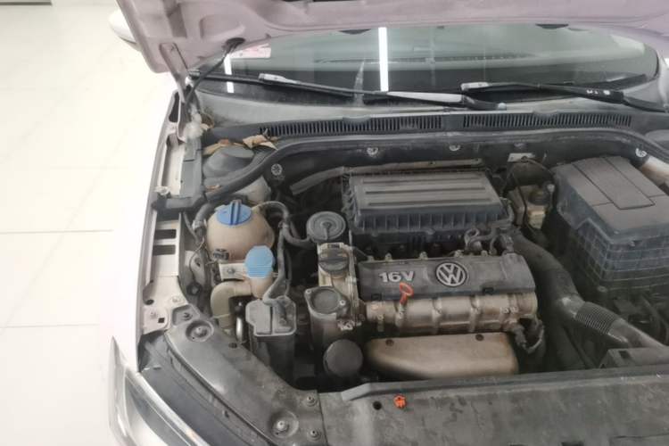 Used Volkswagen Sagitar 2012 1.6L Automatic Comfort Edition Engine Bay Right