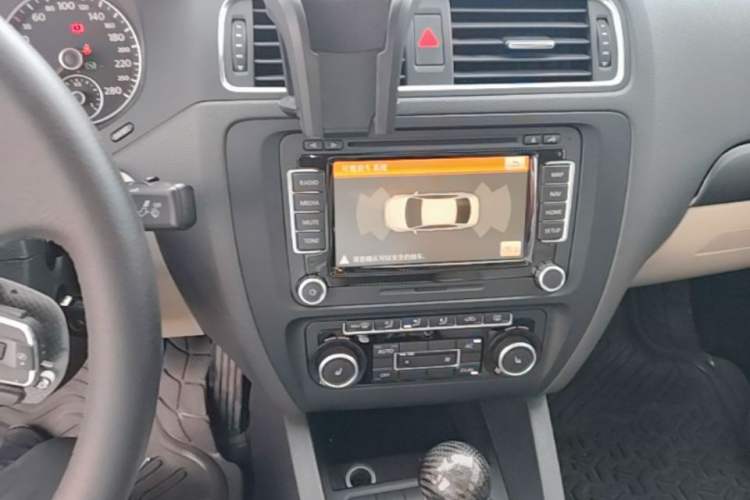 Used Volkswagen Sagitar 2012 1.8TSI Automatic Flagship Edition Audio And AC Panel