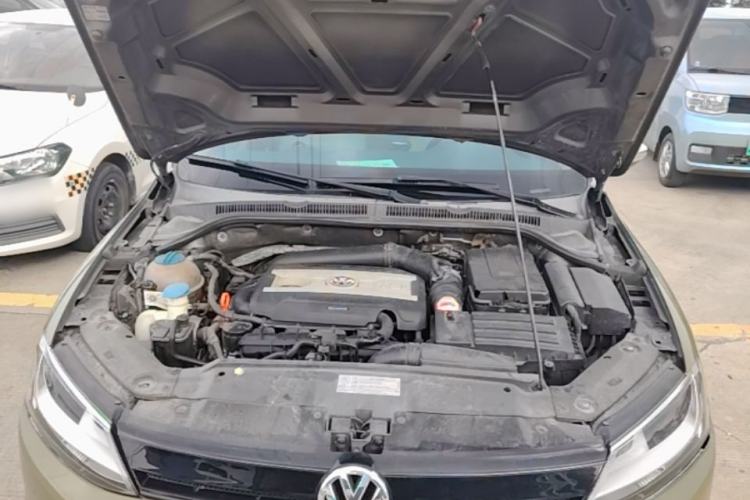 Used Volkswagen Sagitar 2012 1.8TSI Automatic Flagship Edition Engine Bay