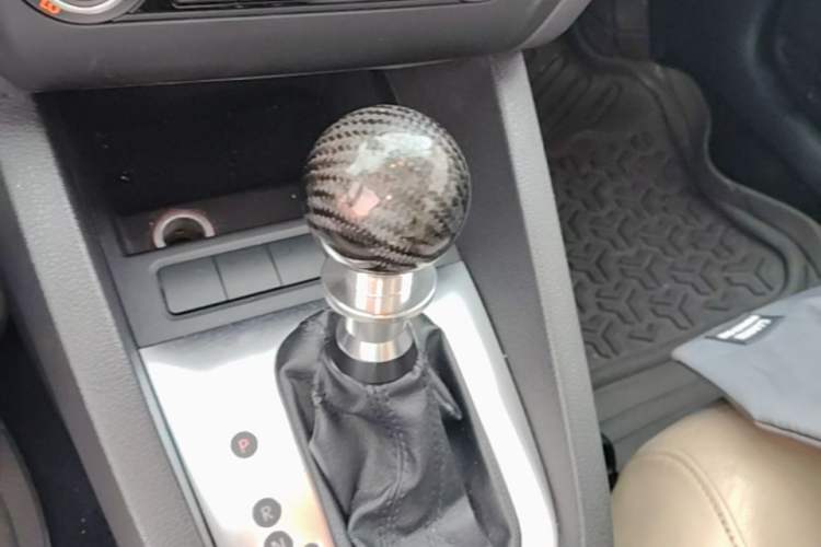 Used Volkswagen Sagitar 2012 1.8TSI Automatic Flagship Edition Gear Lever