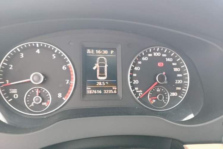 Used Volkswagen Sagitar 2012 1.8TSI Automatic Flagship Edition Instrument Cluster