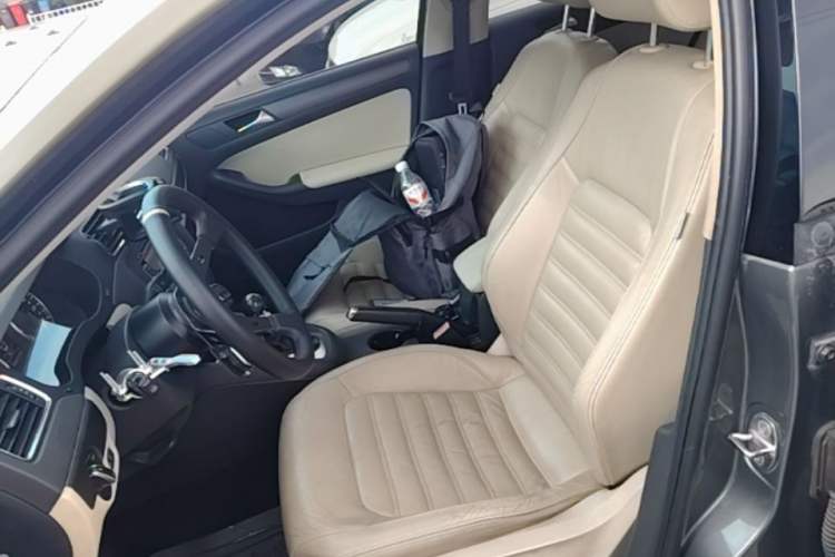 Used Volkswagen Sagitar 2012 1.8TSI Automatic Flagship Edition Left Front Seat