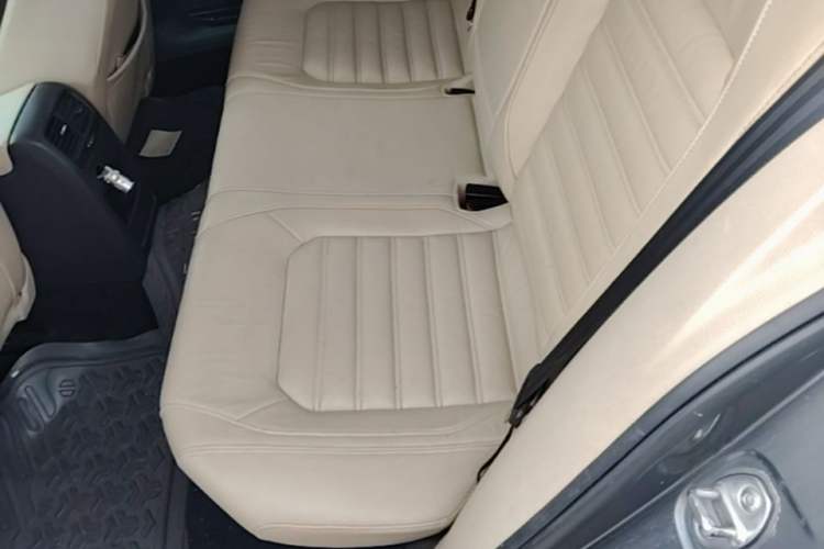 Used Volkswagen Sagitar 2012 1.8TSI Automatic Flagship Edition Left Rear Seat