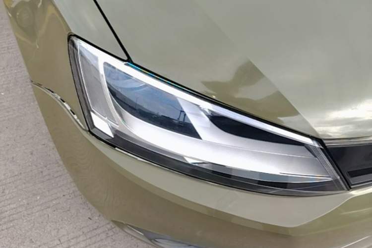 Used Volkswagen Sagitar 2012 1.8TSI Automatic Flagship Edition Right Front Headlight