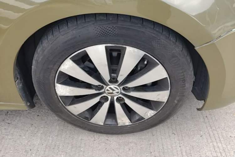 Used Volkswagen Sagitar 2012 1.8TSI Automatic Flagship Edition Right Front Wheel Hub